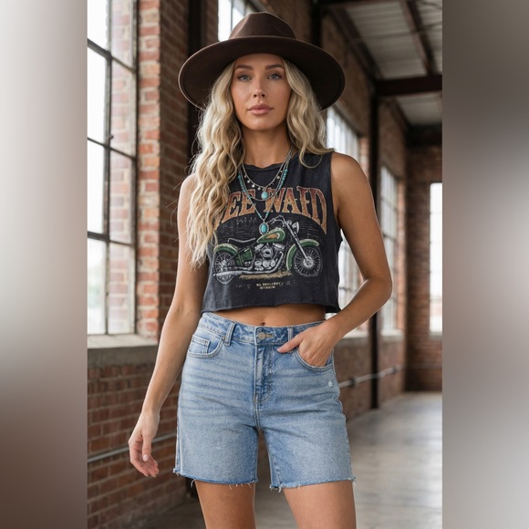 NWT Cutoff Lightly Distressed Light Wash Jean Denim Bermuda Shorts - Picture 3 of 7